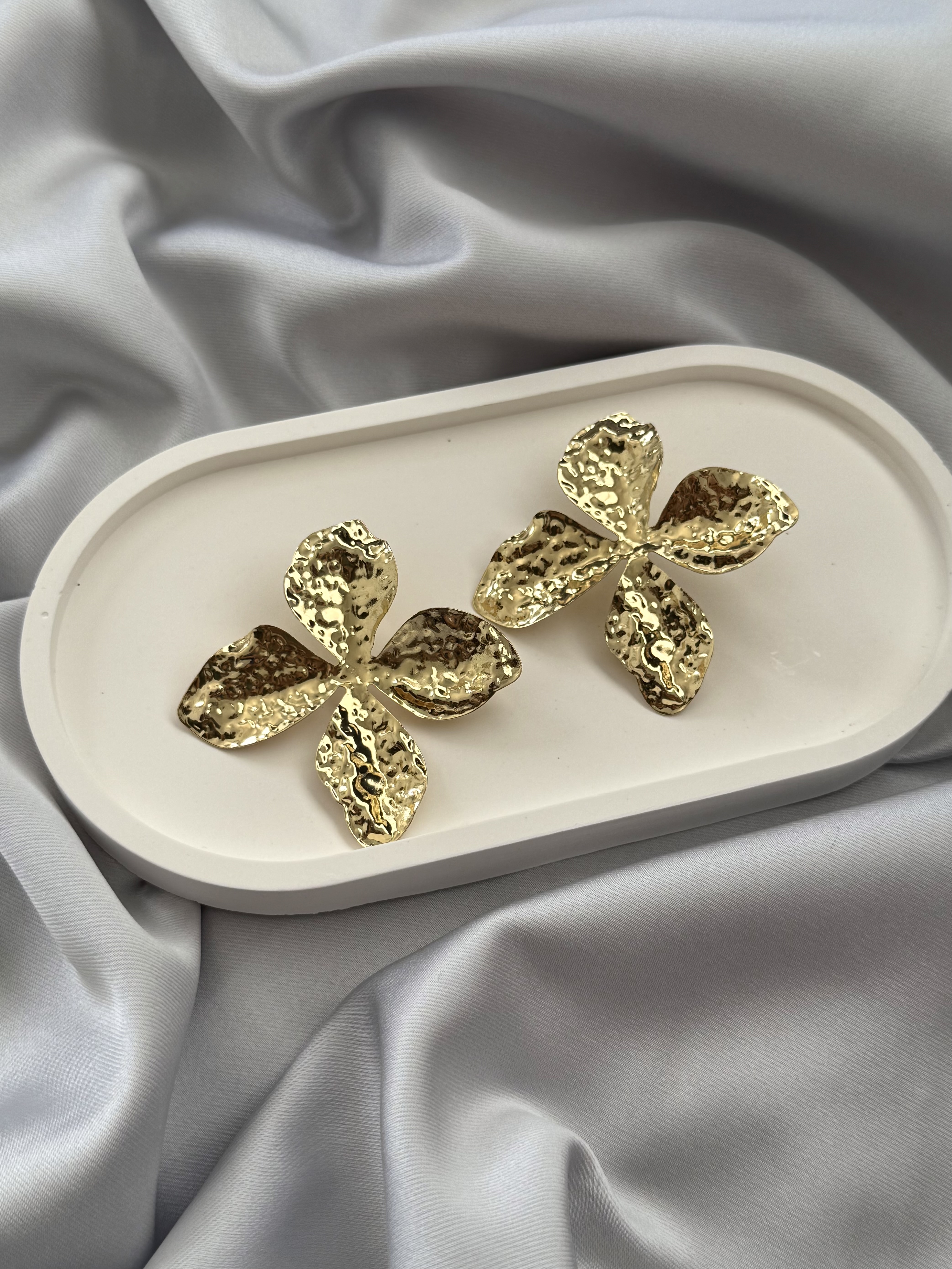 Gold Tasarım Küpe görseli 2