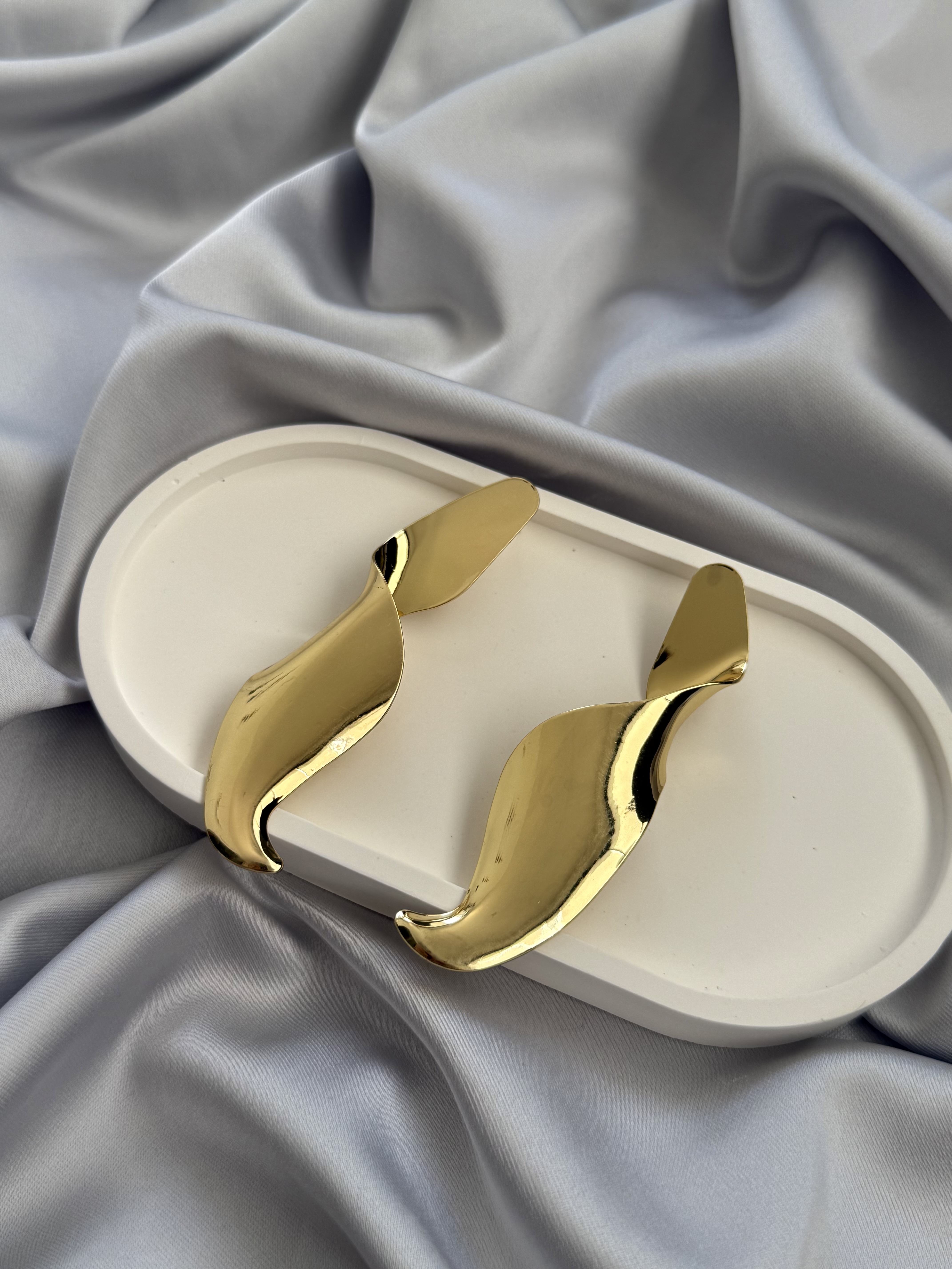 Gold Tasarım Küpe görseli 2